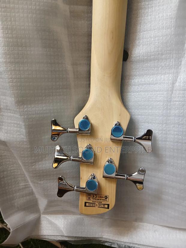 Ibanez Bass Guitar · Photo 4