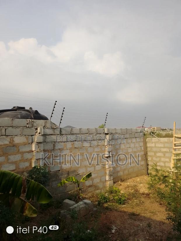 SOLAR ELECTRIC FENCE No Power Outage · Photo 2
