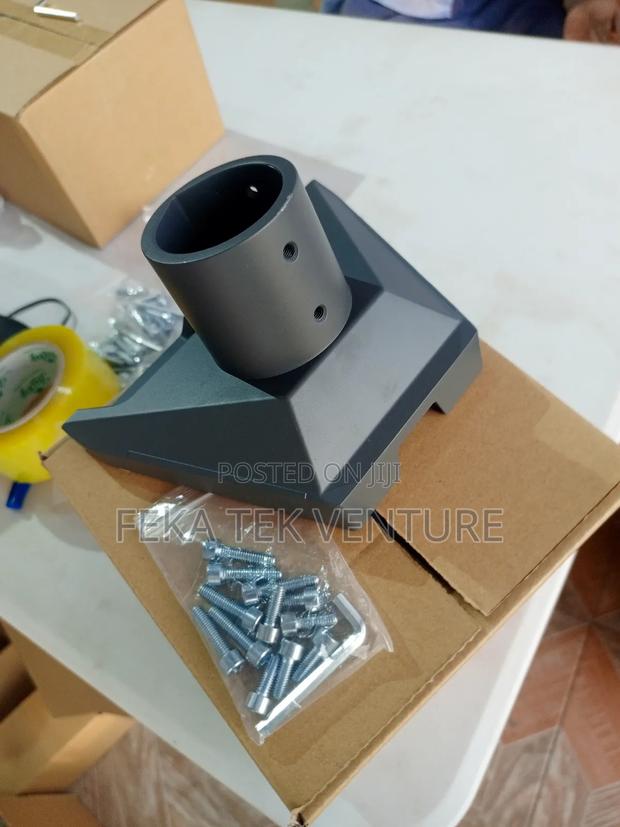 Gen V3/V4 Wall Mount Metal Adapter · Photo 1