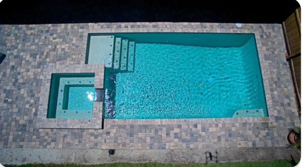 Stunning Swimming Pool Construction · Photo 3