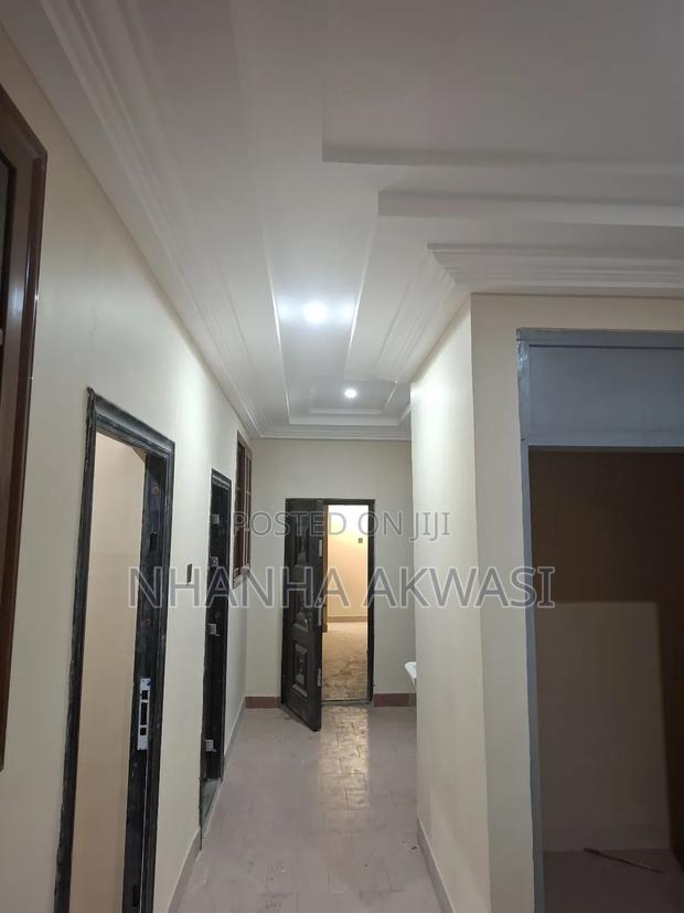 5bdrm House in Community 11 Tema for rent · Photo 4