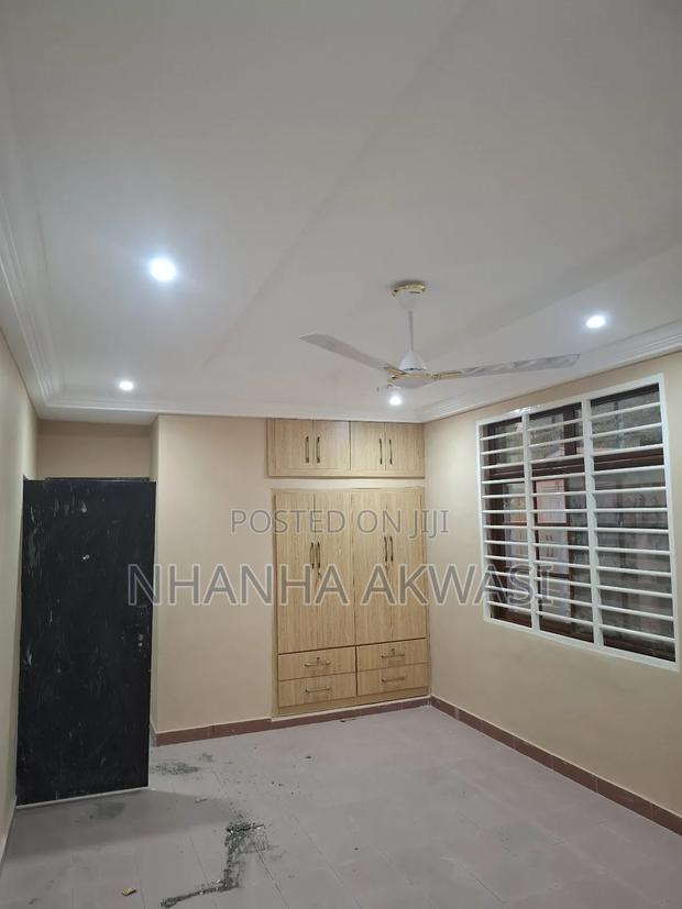 5bdrm House in Community 11 Tema for rent · Photo 6