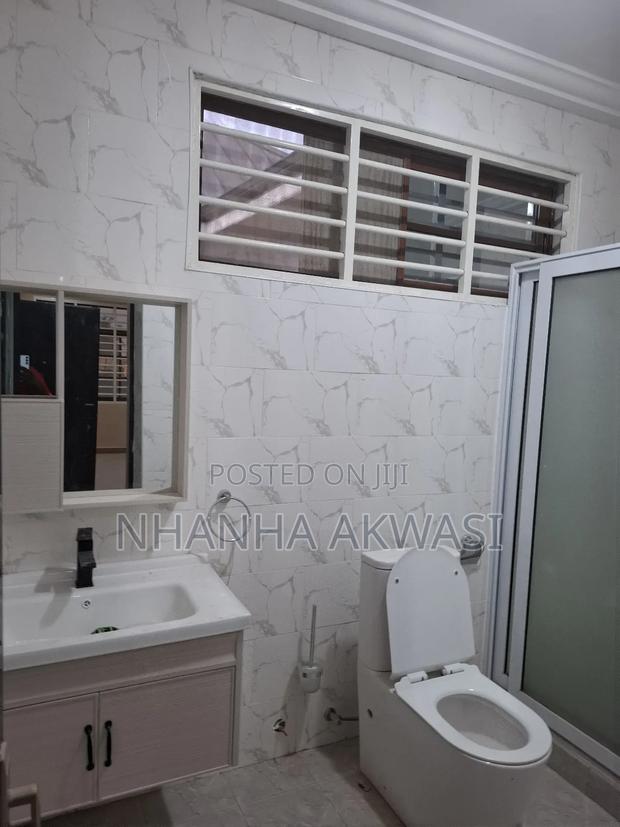 5bdrm House in Community 11 Tema for rent · Photo 8