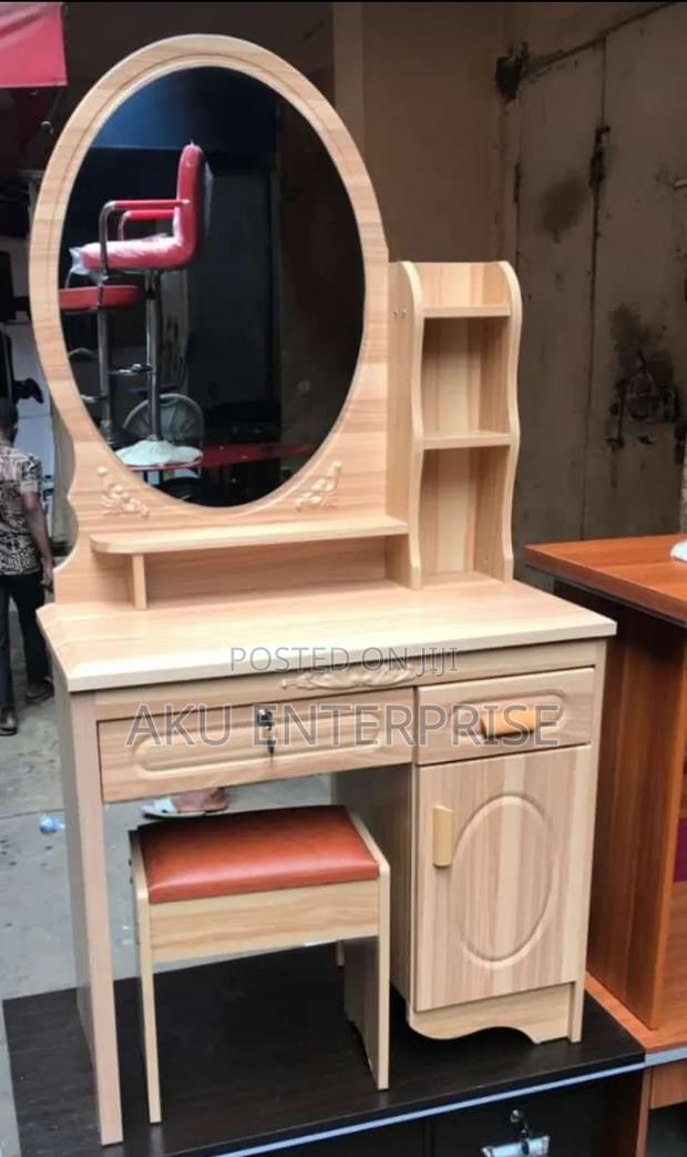 Dressing Mirror Table and Chair · Photo 1