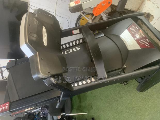 Commercial Treadmill 160 · Photo 2