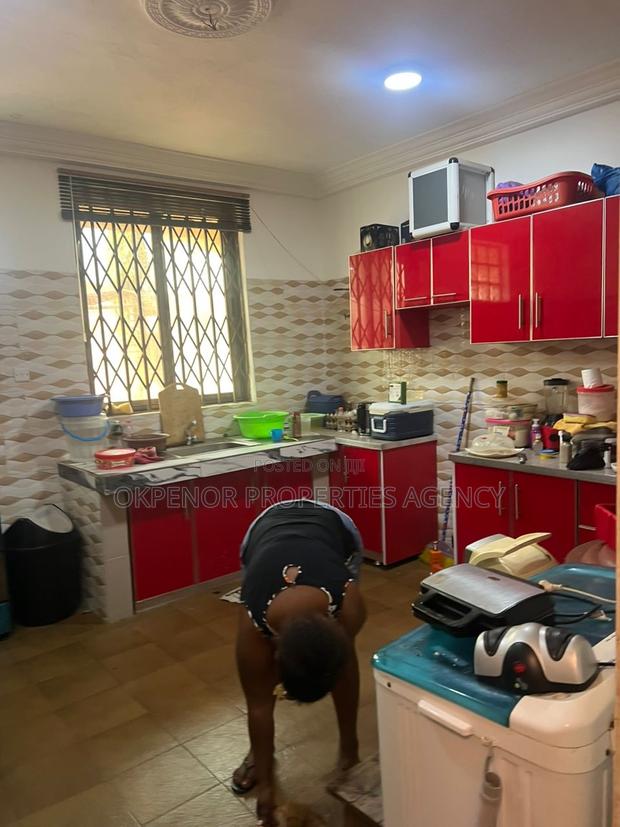 9bdrm Mansion in Community 25, Tema Metropolitan for sale · Photo 1