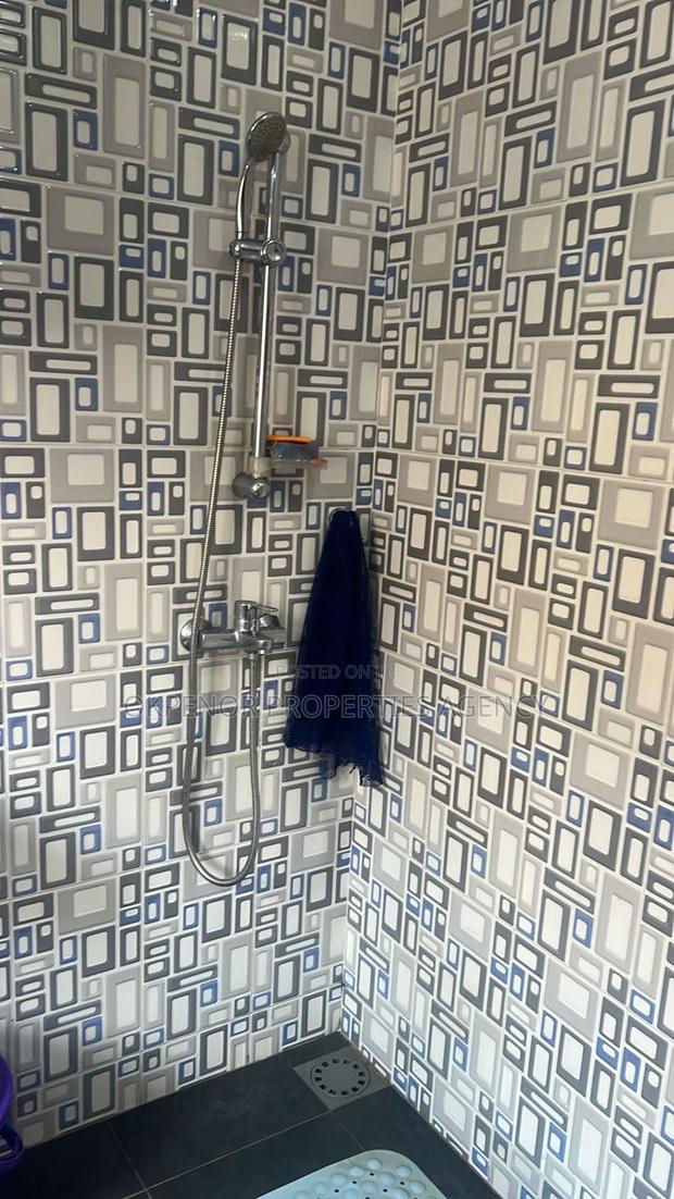 9bdrm Mansion in Community 25, Tema Metropolitan for sale · Photo 5