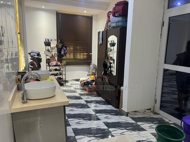 9bdrm Mansion in Community 25, Tema Metropolitan for sale · Photo 7