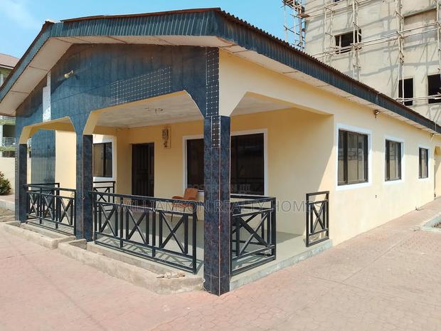 5bdrm House in Baatsonaa Total Area, Spintex for rent · Photo 7