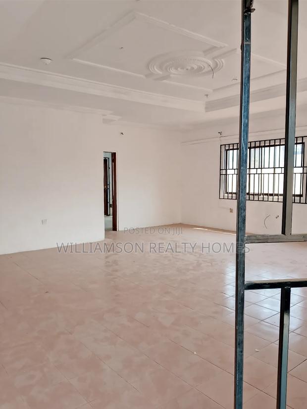 5bdrm House in Baatsonaa Total Area, Spintex for rent · Photo 4