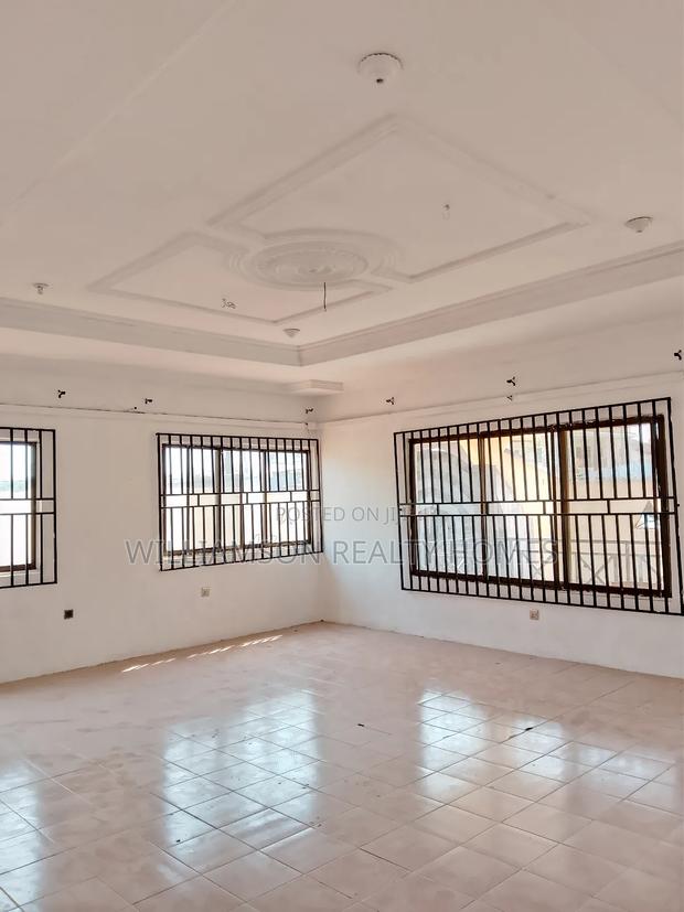 5bdrm House in Baatsonaa Total Area, Spintex for rent · Photo 2