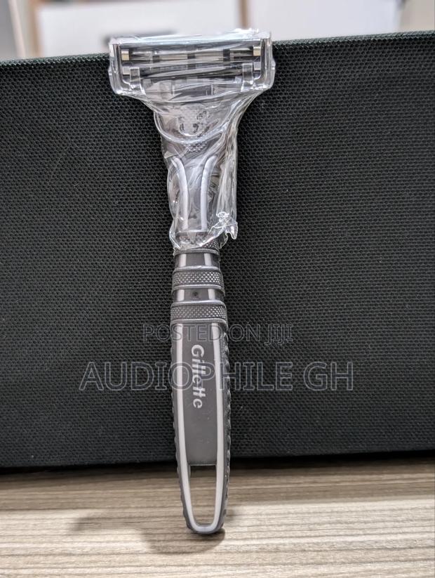 Gillette Mach3 Men's Disposable Razor · Photo 1