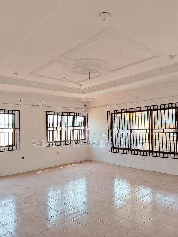 5bdrm House in Baatsonaa Total Area, Spintex for rent · Photo 8