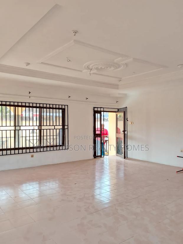 5bdrm House in Baatsonaa Total Area, Spintex for rent · Photo 6