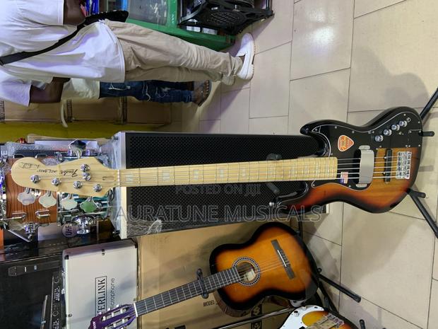 Fender Active Bass Guitar · Photo 3