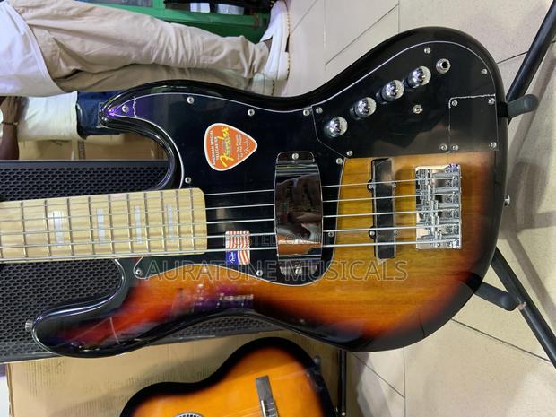 Fender Active Bass Guitar · Photo 2