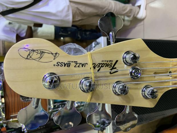 Fender Active Bass Guitar · Photo 5