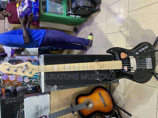 Fender Active Bass Guitar · Photo 1