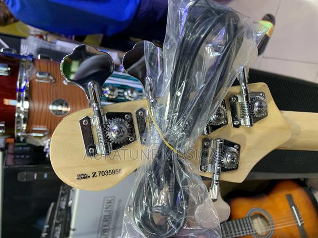 Fender Active Bass Guitar · Photo 6