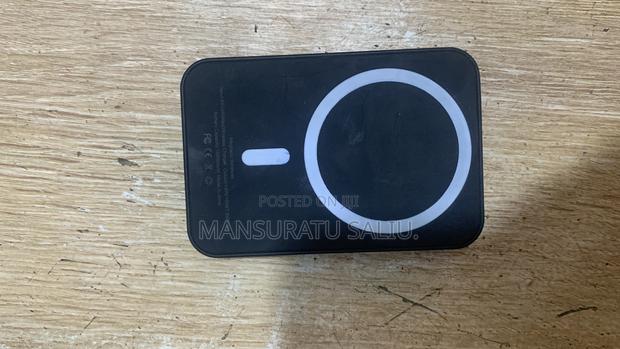 Magnetic Battery Pack Wireless Charger iPhone X to 16pro · Photo 4