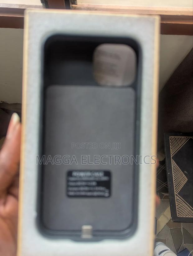 iPhone 14 Smart Case · Photo 4