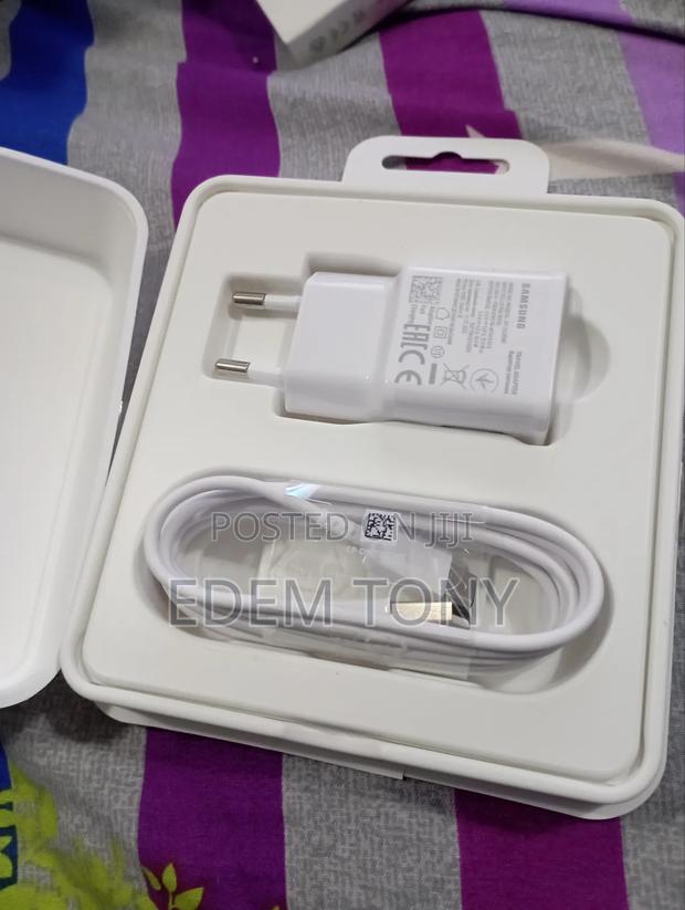 Samsung Fast Charger · Photo 2