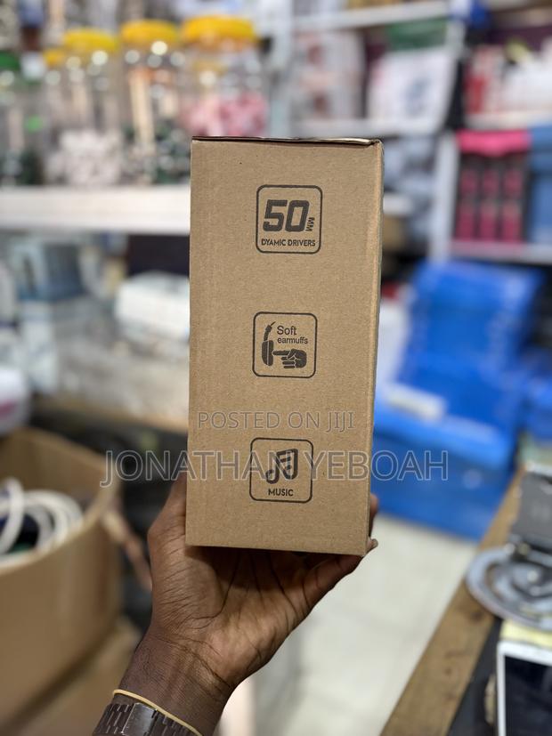 Headset With Microphone · Photo 2
