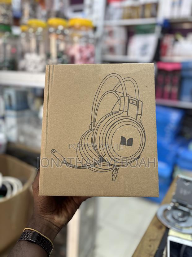 Headset With Microphone · Photo 1
