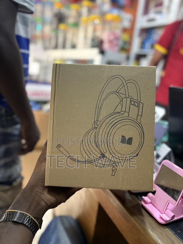 Headset With Microphone · Photo 1