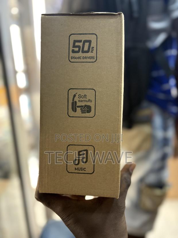 Headset With Microphone · Photo 3