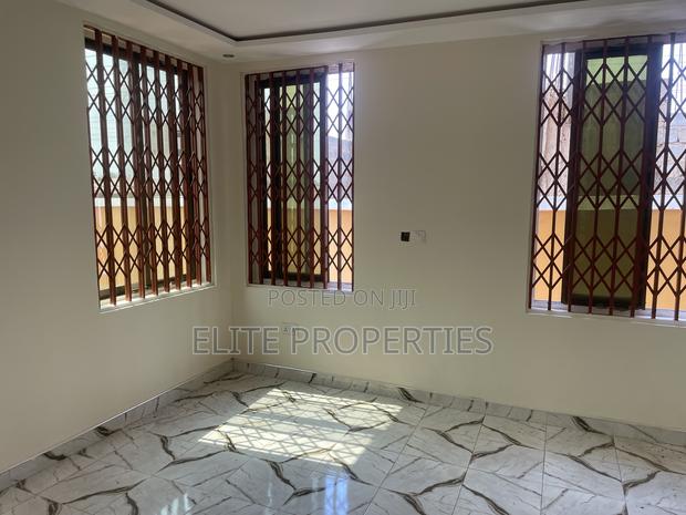 2bdrm Apartment in Community 25 Tema - for rent · Photo 4