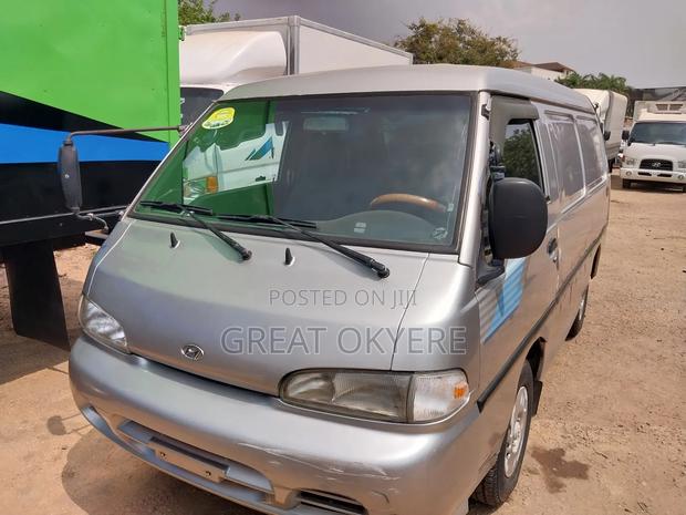 Hyundai H-100 2004 Silver · Photo 1