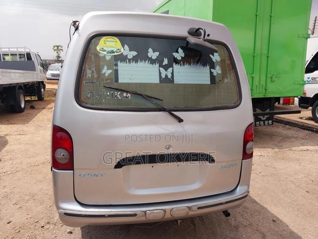 Hyundai H-100 2004 Silver · Photo 2