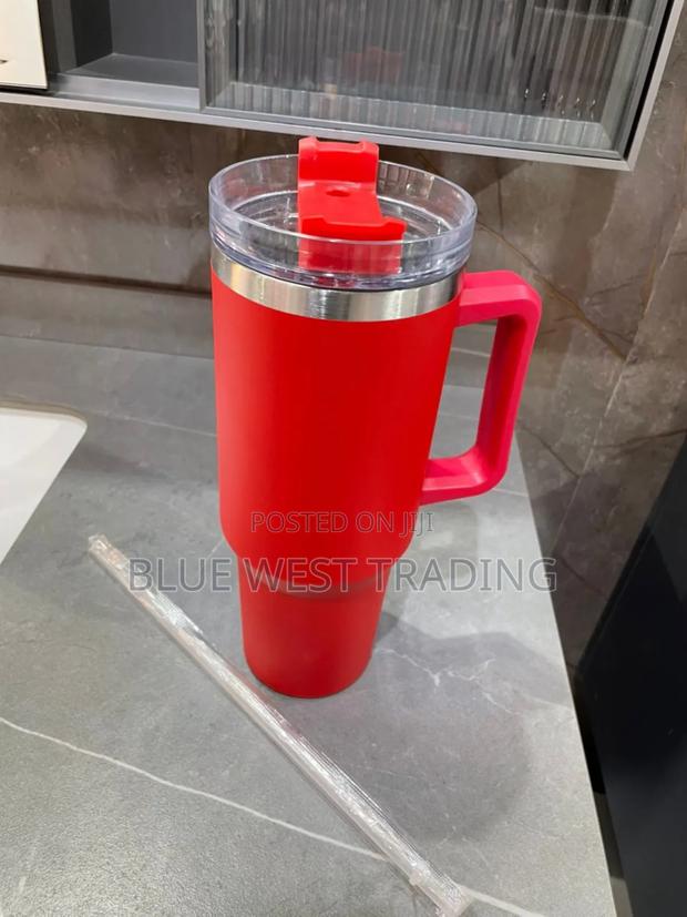 Stanley Cup Replica (Red) · Photo 1
