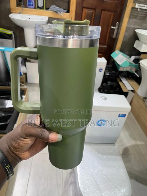 Stanley Cup Replica (Green) · Photo 1