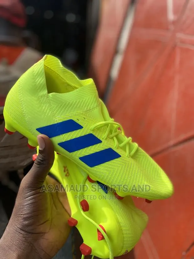 Original Football Boot at Cool Price · Photo 1