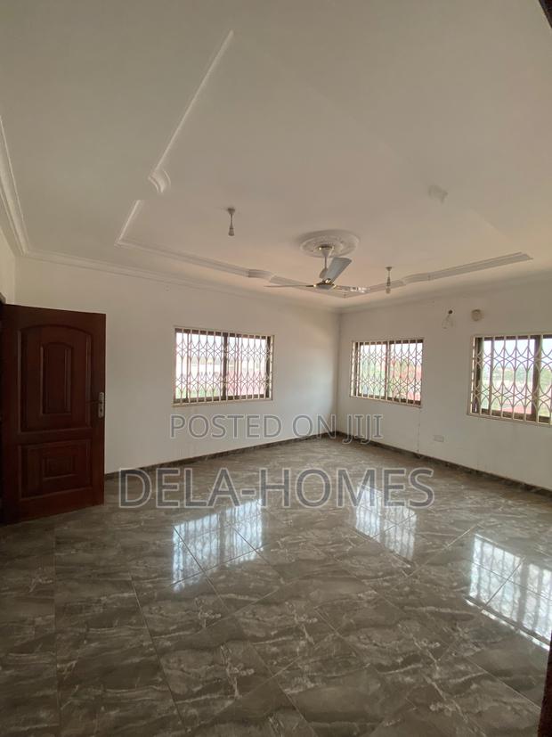 Chamber N Hall Sc for Rent at Adenta Frafraha. · Photo 1
