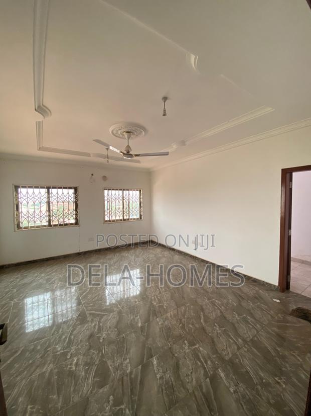 Chamber N Hall Sc for Rent at Adenta Frafraha. · Photo 2