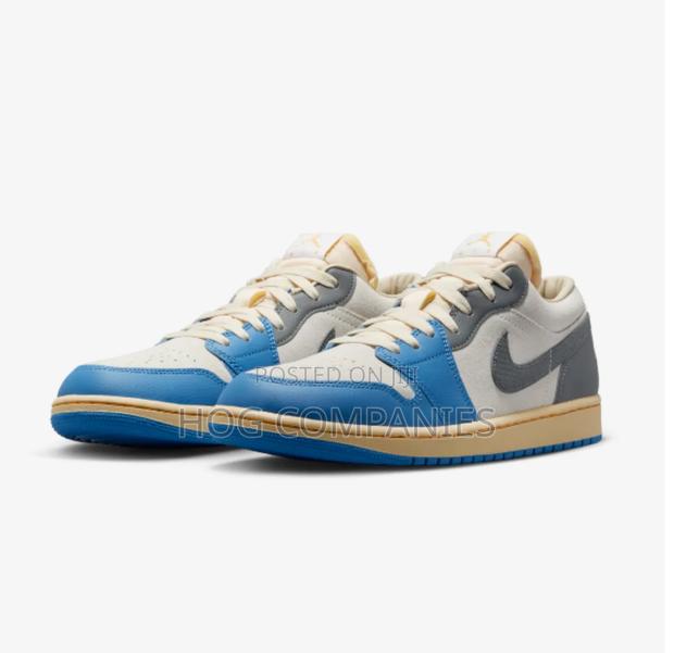 Nike Air Jordan 1 Sneakers · Photo 2