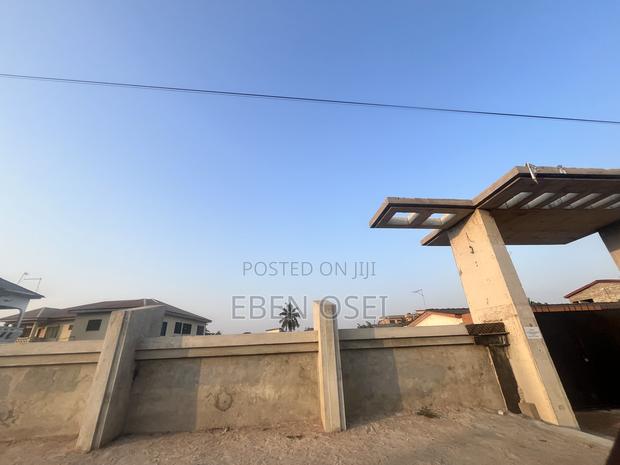 Freehold Property · Photo 2