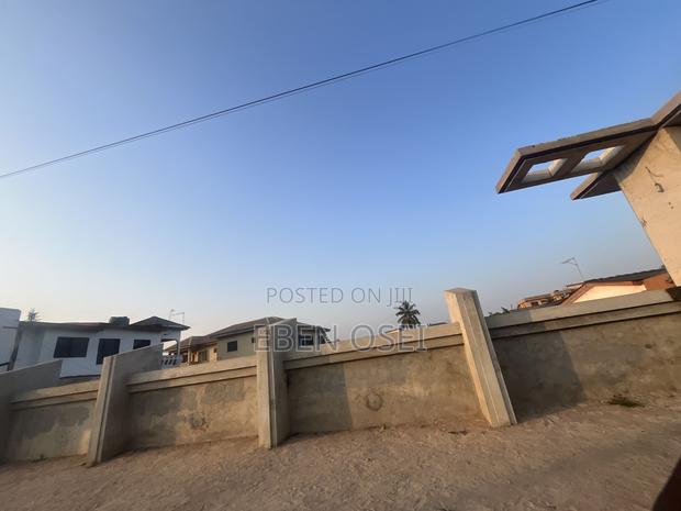 Freehold Property · Photo 3