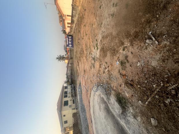 Freehold Property · Photo 8