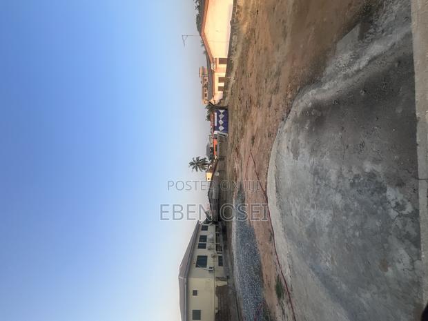 Freehold Property · Photo 1