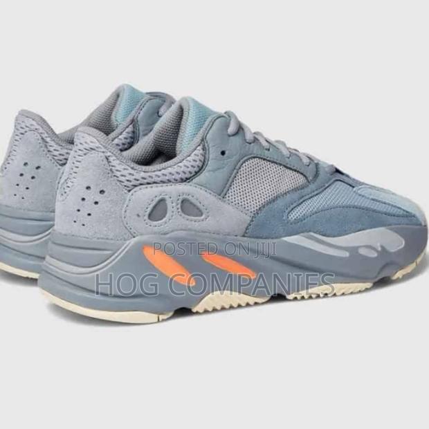 Adidas Yeezy Boost 700 Inertia · Photo 2