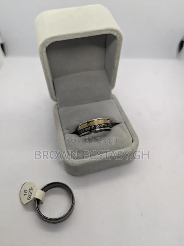 Versace Round Rings · Photo 2