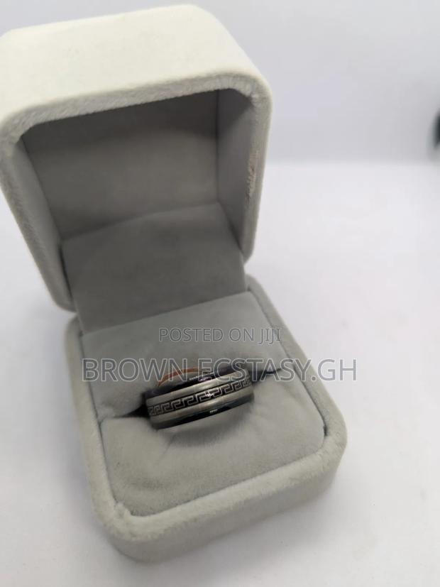 Versace Round Rings · Photo 3
