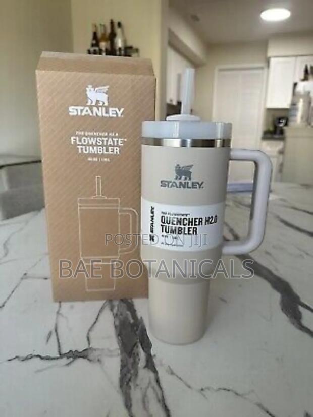 Stanley Flow State Tumbler (40oz / 1.18 Liter) · Photo 1