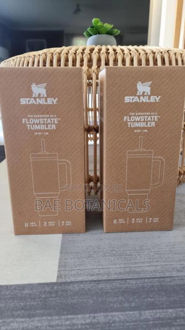 Stanley Flow State Tumbler (40oz / 1.18 Liter) · Photo 3
