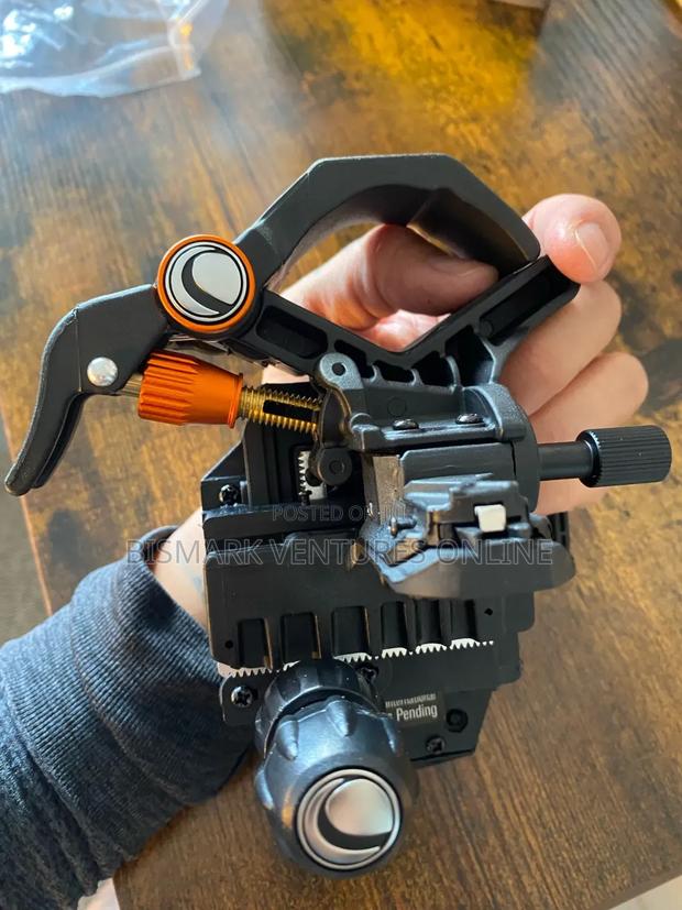 Celestron 3-Axis Smartphone Adapter for Binoculars Telescope · Photo 6
