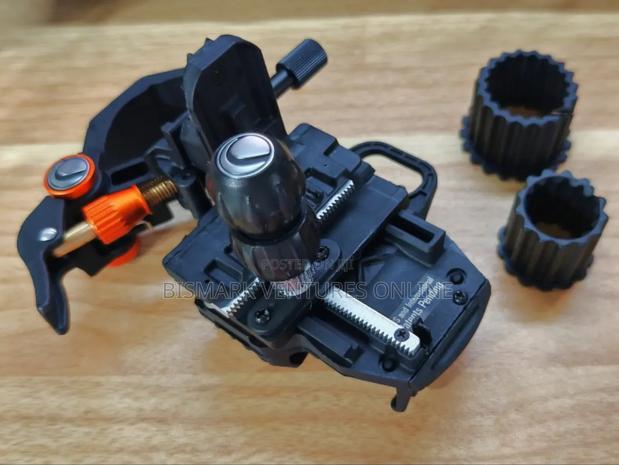 Celestron 3-Axis Smartphone Adapter for Binoculars Telescope · Photo 8